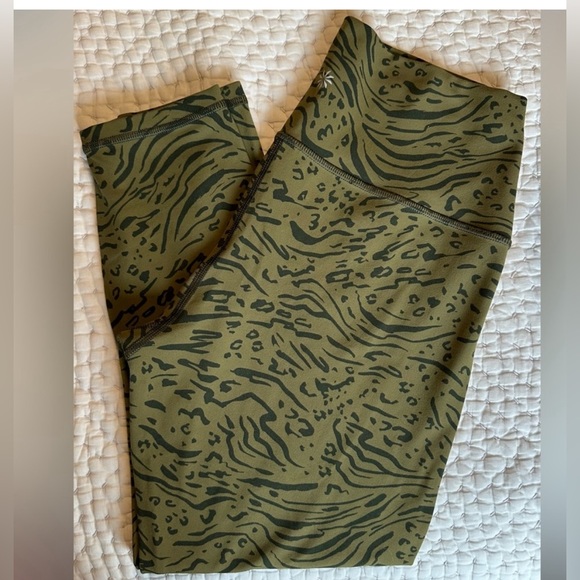 NWOT Athleta Trancend 7/8 leggings - Picture 3 of 3